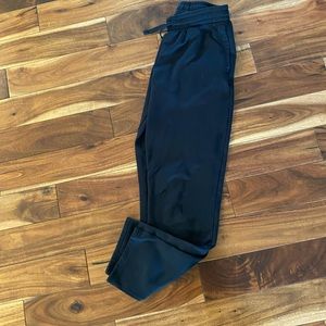 Under Armour youth boy black sweatpants size large.